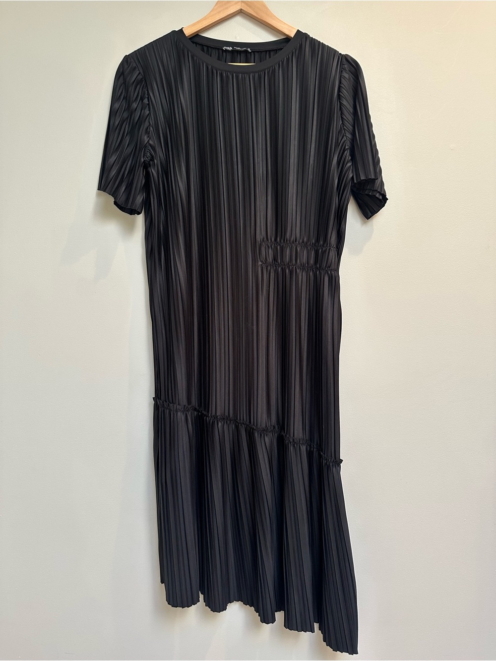 Zara‎ Black Pleated Asymmetrical Midi Dress Short Sleeve Women’s Small